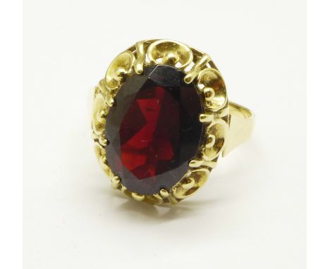 A 14ct gold and garnet ring, 4.6g, R, with certificate 