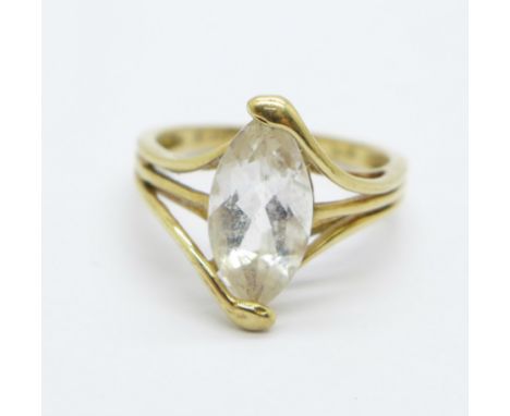 A 9ct gold stone set ring, 3.1g, R 