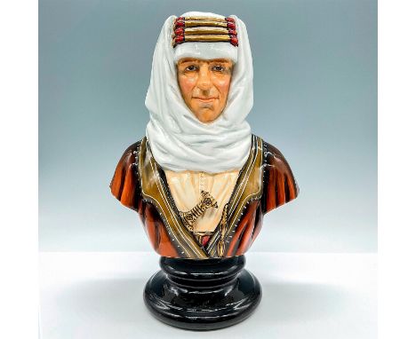 Magnificent fine china military bust of British army officer Thomas Edward Lawrence; highly detailed with gold gilt accents i