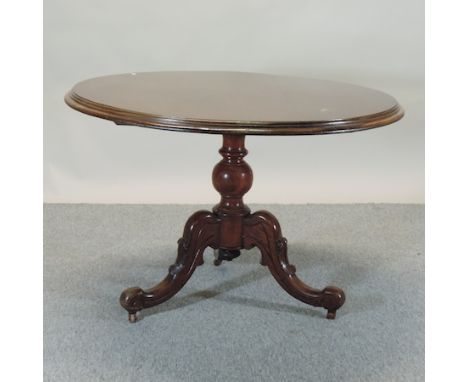 A Victorian walnut circular dining table, on a tripod base, 110cm