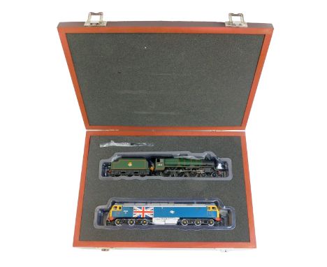 A Bachmann Branchline 25 Years 1989-2014 OO gauge box set, containing locomotive and tender, in green livery, 45552, and Nati