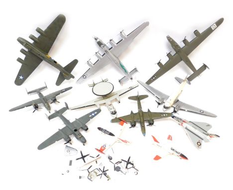 Built model kits, including B24 Liberator, B24 Labrador, etc. (1 box)