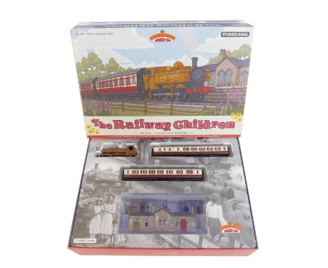 A Bachmann Branchline OO gauge The Railway Children special collectors edition box set, 30575, comprising GN&amp;S RLY class 