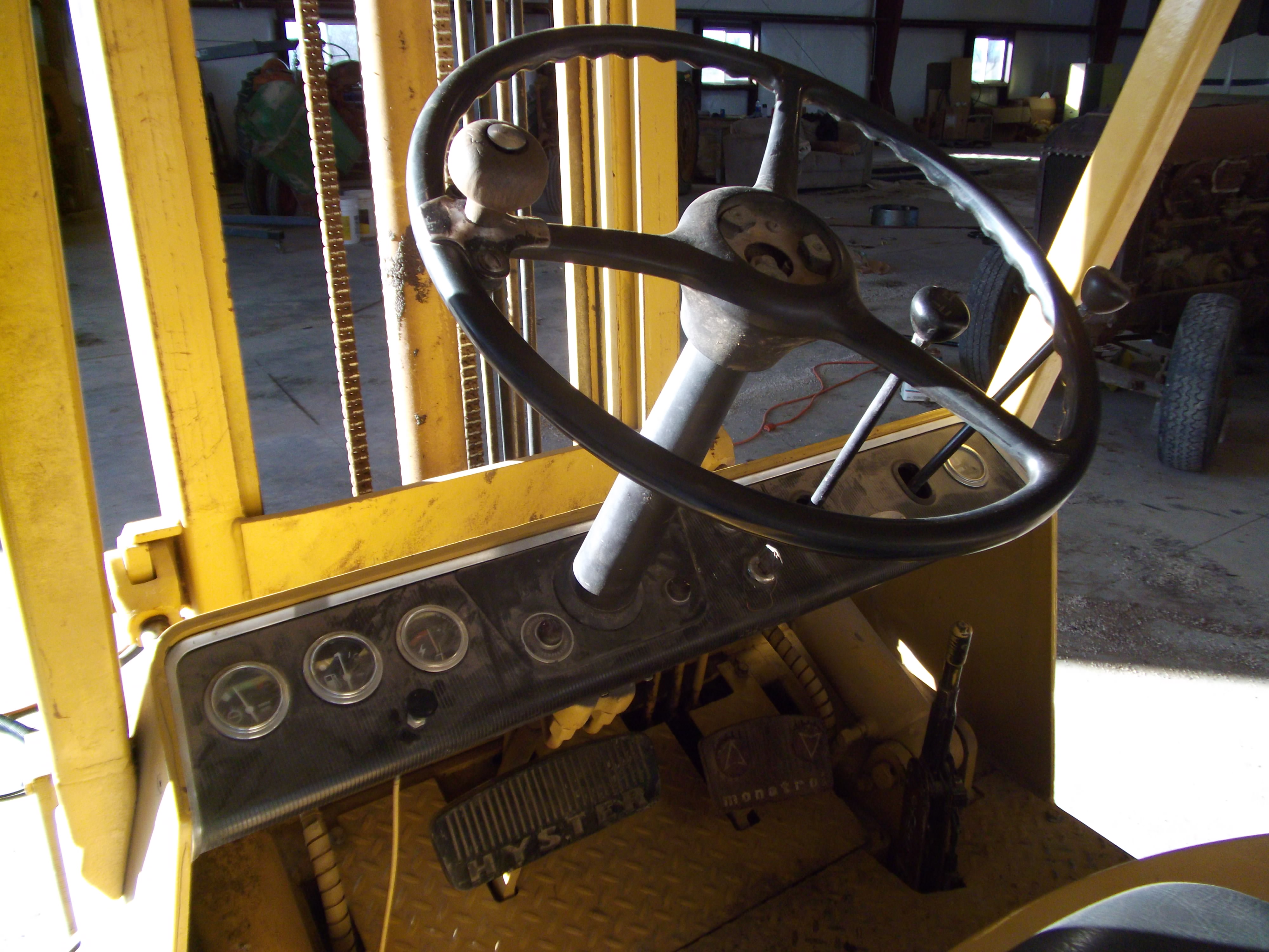 Hyster 50 forklift tilt mast