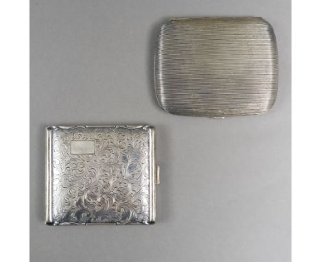 Zigarettenetui - Karl Hohmann, Pforzheim, 835er Silber, Rankendekor, Punzen: 835 sowie Firmenzeichen "KH", 8,5 x 7,5 cm, 87,5