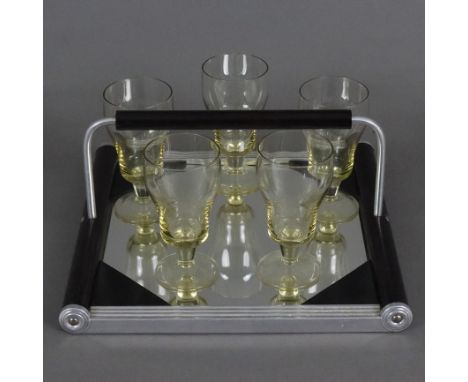 Art Déco-Tablett - 1920/30er Jahre, rechteckiger Holzkorpus mit Metallmontur, mittlerer Tragegriff, H. x L. x B. 14 x 29,5 x 