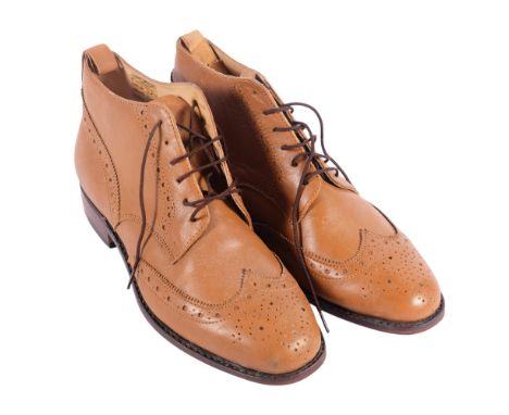 A pair of Samuel Windsor handmade gent's shoes, size 8.5, price ticket £99.95