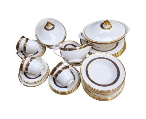 Royal Doulton Harlow pattern dinner service, with matching tea cups and saucers, including 2 tureens