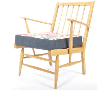 Lucian Ercolani - Ercol - Model 567 - An original retro vintage 1960's beech and elm easy armchair / arm chair or lounge chai