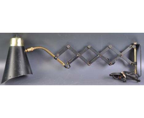 A retro vintage 20th Century Italian brass and metal extendable&nbsp;scissor action arm wall lamp / desk office light having 