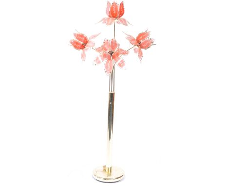 A good retro vintage mid 20th Century Italian Designer upright standard lamp light of brass construction. The lamp having a s
