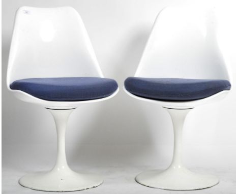 Rudi Bonzanini - A pair of retro vintage 1960's tulip based dining chairs / side chairs in the manner of Eero Saarinen having
