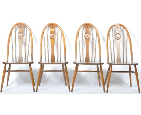 Lucian Ercolani - Ercol - Windsor Swan - An original vintage set of 20th Century beech and elm swan back dining chairs. The h