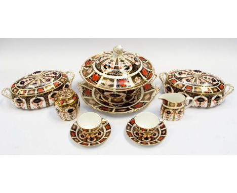 A Royal Crown Derby Imari 1128 extensive dinner and tea service to include: large tureen, cover and stand, a pair of oval tur