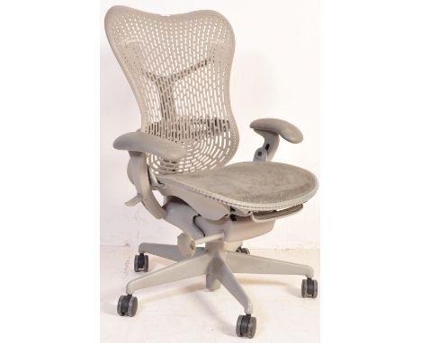 Studio 7.5 - Herman Miller - Mirra&nbsp; - A late 20th Century retro swivel desk chair with adjustable positioning for postur