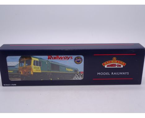 OO Gauge: A BACHMANN 32-726Y Class 66 Diesel - 'Railways Illustrated' - Freightliner Green Livery - limited edition for Ian A