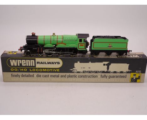 OO Gauge: A WRENN W2221 Castle class steam locomotive in BR experimental light green "Brecon Castle". VG in a VG box