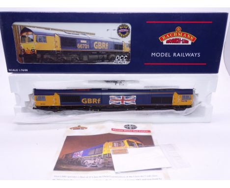 OO Gauge: A BACHMANN 32-727Y Class 66 Diesel loco - 'Golden Jubilee' - GBRf Livery - limited edition for Kernow MRC - E (appe