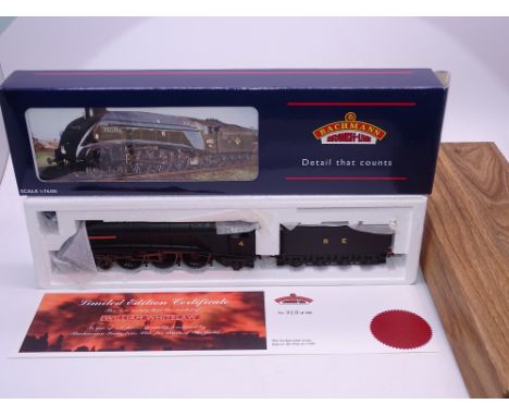 OO Gauge: A BACHMANN 31-962Z - Class A4 Steam locomotive - 'William Whitelaw' - NE black wartime Livery - limited edition for