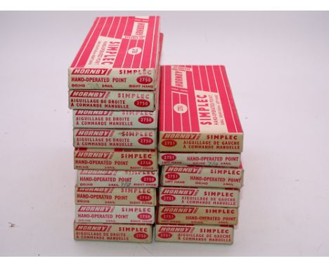 OO Gauge: A quantity of HORNBY DUBLO Simplec manual points, comprising 9x 2750 and 6x 2751. G-VG in G-VG boxes (15)