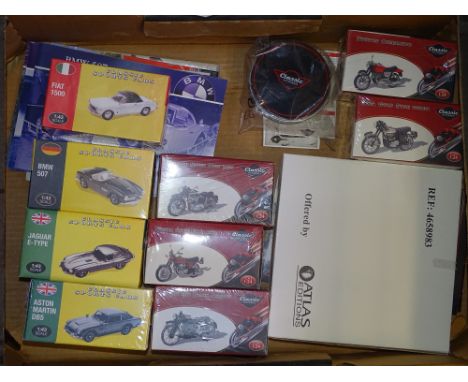 A tray of ATLAS editions - 'Classic Sport Cars' and 'Classic Motorbikes' Collectable models - VG/E in G/E boxes (some boxes s