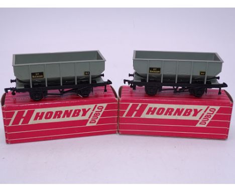 OO Gauge: A pair of rare late issue HORNBY DUBLO 4644 21-ton Hopper Wagons. VG in G-VG boxes (2)