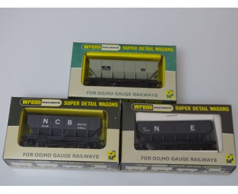 OO Gauge: A group of rarer WRENN wagons to include: 3 x Hopper Wagons - W4644, W5035 and W5079 VG / E in VG boxes