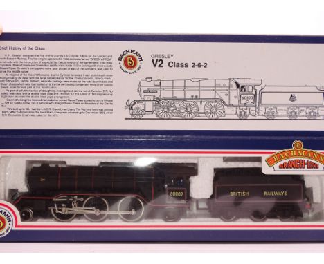OO Gauge: A BACHMANN 31-553 Class V2 Steam locomotive numbered 60807 - BR Black Livery - VG in G box