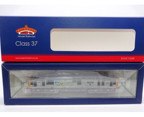 OO Gauge: A BACHMANN 32-381S Class 37 Diesel loco 'Hartlepool Pipe Mill' - Railfreight Metals Triple Grey Livery - limited ed