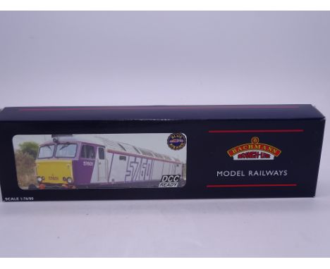 OO Gauge: A BACHMANN 32-750K Class 57 Diesel - numbered 57601 - Porterbrook Livery - limited edition for BACHMANN Collectors'
