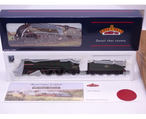 OO Gauge: A BACHMANN 31-954A - Class A4 Steam locomotive - 'Sir Nigel Gresley' - BR Green Livery - limited edition for SNG Lo