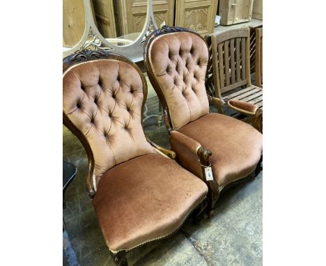 A pair of Victorian walnut spoon back button back chairs (one with arms)