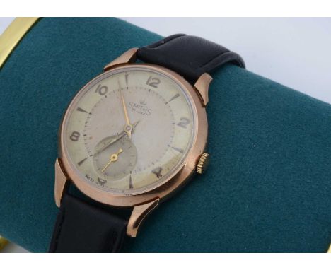A 1950s Smiths De Luxe manual wind 9ct gold cased wristwatch, 32.6mm, engraved inscription to reverse, on leather strap, gros