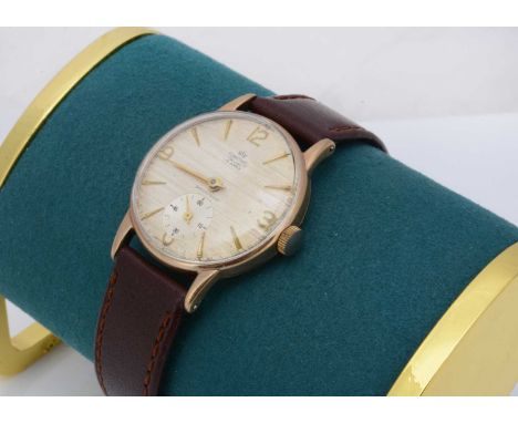 A 1960s Smiths De Luxe manual wind 9ct gold cased wristwatch, 31mm, engraved inscription to reverse, appears to run and has t