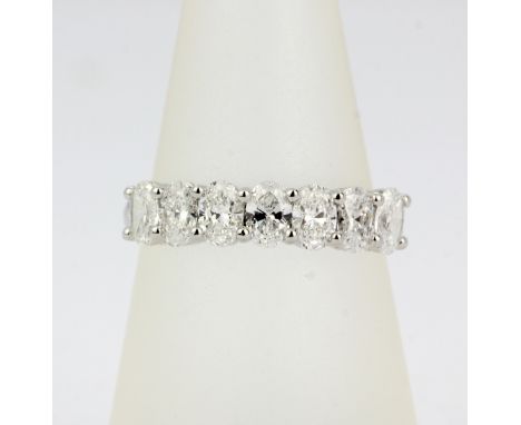 An 18ct white gold (stamped 750) ring set with seven oval cut diamonds, 1.39ct overall, (P).