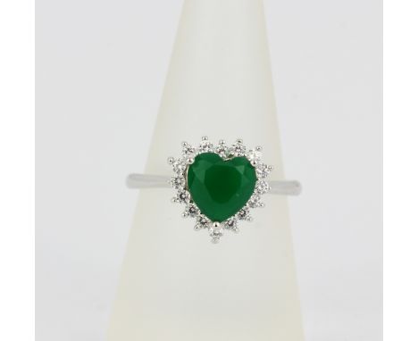 A 925 silver cluster ring set with aventurine and white stones, (P).