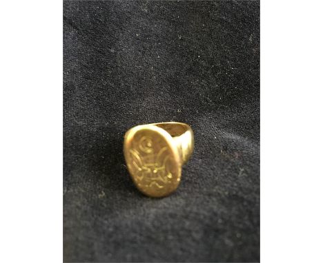 A gold signet ring 5.8g