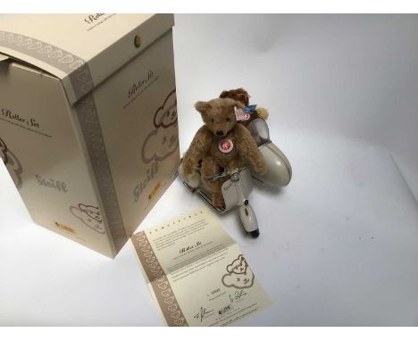 Steiff 2005 Roller Set 672019 and Roadster Set 656255, both boxed and with certificates.