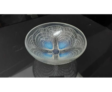 Rene Lalique Coquilles pattern opalescent glass bowl, signed on base, 12.5cm diameterIn good condition with just some very mi