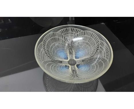 Rene Lalique Coquilles pattern opalescent glass bowl, signed on base, 23cm diameter