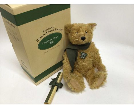 Steiff College Bear 653162 and Extravagance Musical Bear 653179, both with certificates and boxes.