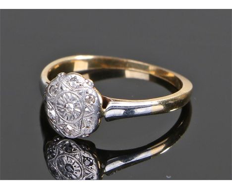 Diamond set ring, the yellow metal ring with eight diamonds to the head, ring size L