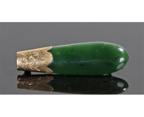 New Zealand jade brooch, with a yellow metal foliate decorated mount, 45mm long