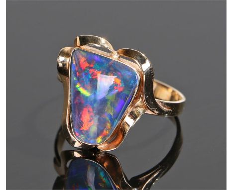 14 carat gold opal set ring, the opal of tapering form set into a ribbon swirl head, ring size S