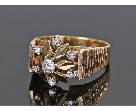 18 carat gold diamond set ring, with a central round cut diamond above a further six diamonds to the head, ring size N