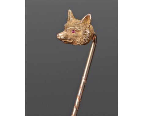 Yellow metal fox head stick pin, the head set with rubies to the eyes, 70mm high