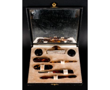 A Vintage Tortoiseshell Style Ladies 8 Piece Manicure Set. Boxed. 
