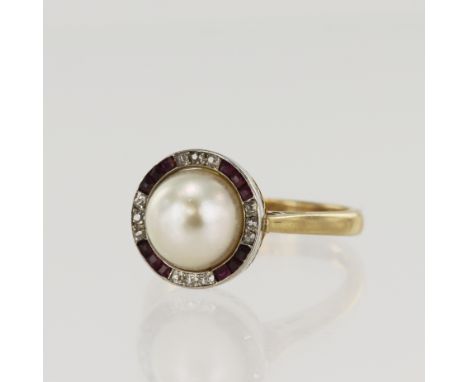 9ct yellow gold diamond, ruby and pearl target ring, one cultured pearl approx. 8mm, surrounded by twelve square cut rubies a