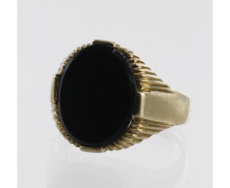 9ct yellow gold onyx signet ring, oval table measures 14mm x 11mm, finger size R, weight 4.9g.