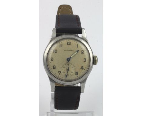 Gents stainless steel cased 1946 Longines manual wind gents wristwatch. The cream dial with Arabic numerals, luminous baton h